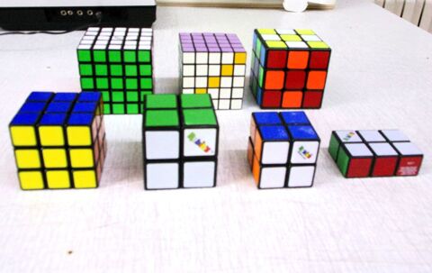 Lot de rubik's cube. 25 Cize (39)