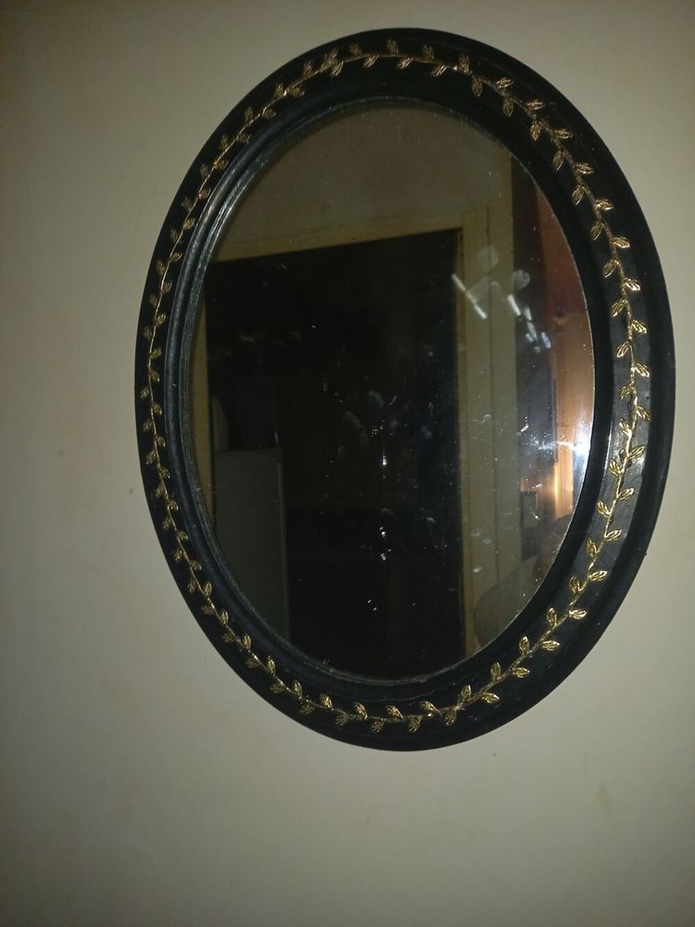 Miroir ovale noir bord&eacute; d'un galon dor&eacute; Dcoration