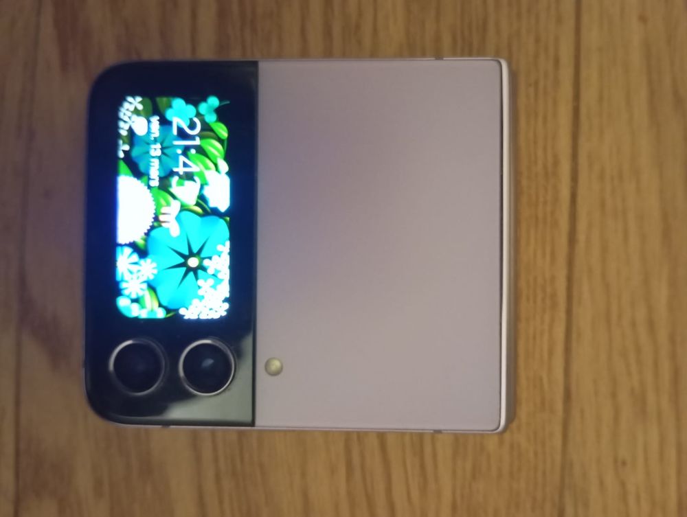 Samsung Galaxy Z-FLIP 4 Lavande Téléphones et tablettes
