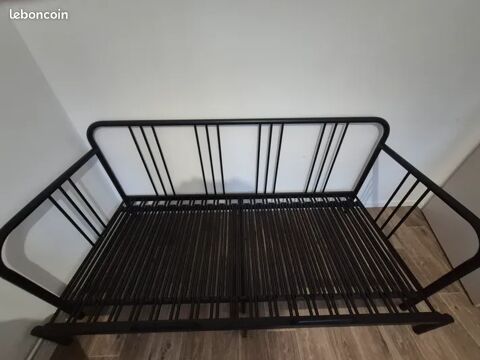 Lit simple 1 place  en fer forg�e  95 Moulins-l�s-Metz (57)