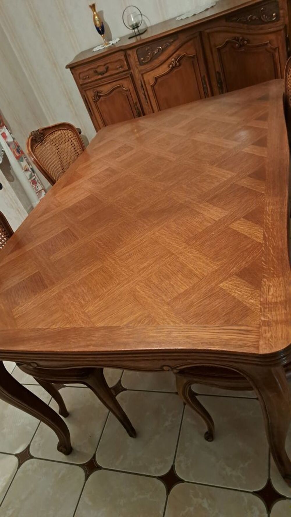 Table salle &agrave; manger avec rallonge et 4 chaises tbe. Meubles