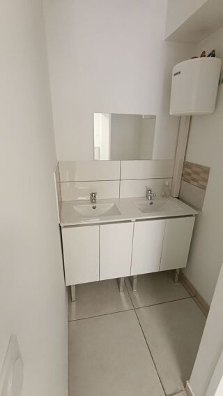 Location Autre LOCAUX COMMERCIAUX DE 98 M - TRES FORTE VISIBILITE Sérézin-du-rhône