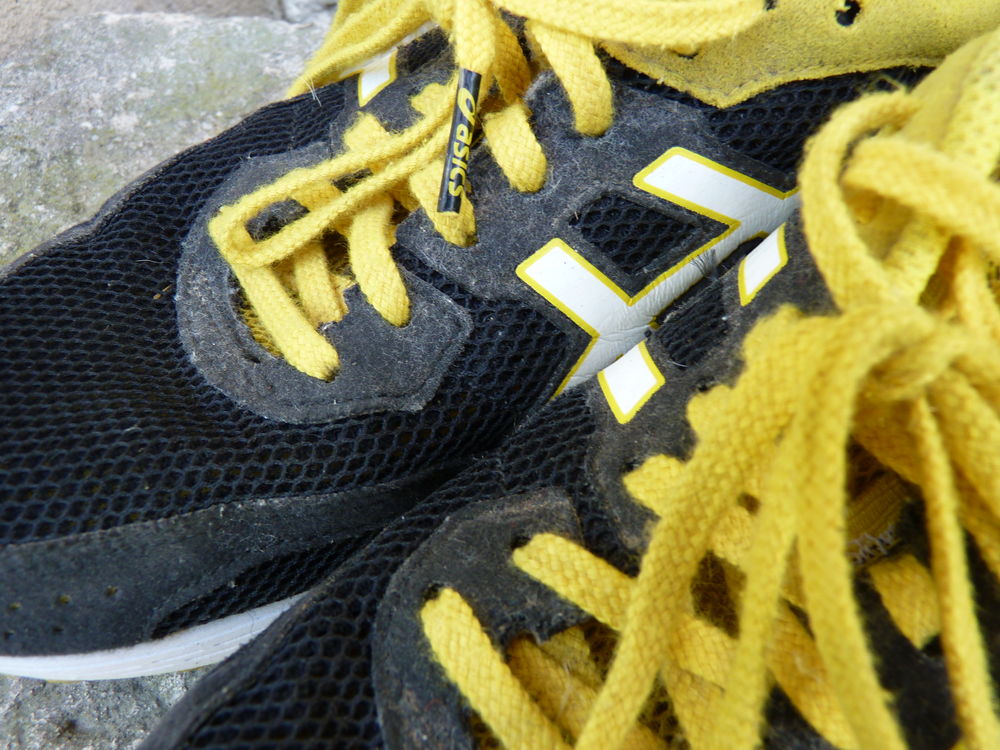 Baskets gar&ccedil;on 40 chaussures sport noir jaune TBE Chaussures