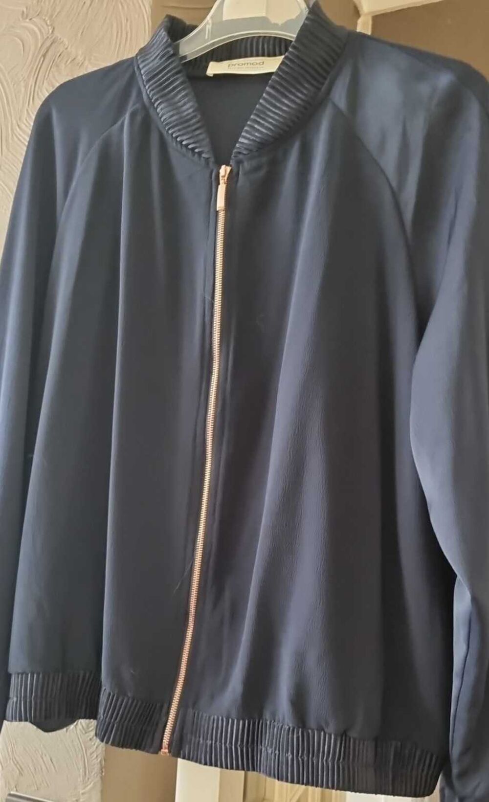 Tr&egrave;s joli blouson femme bleu marine. T46 Vêtements