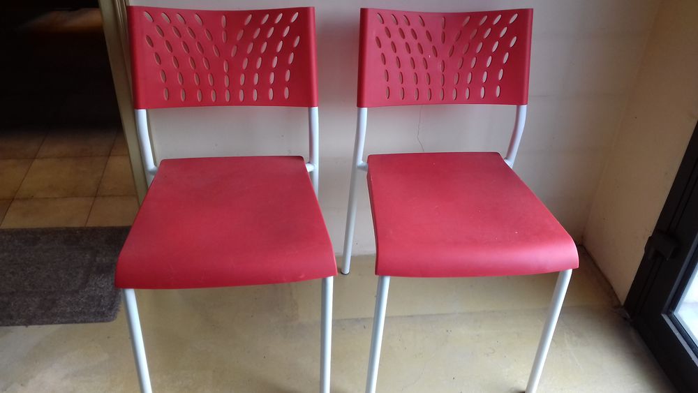 2 petites chaises m&eacute;tal-plastic solides Meubles