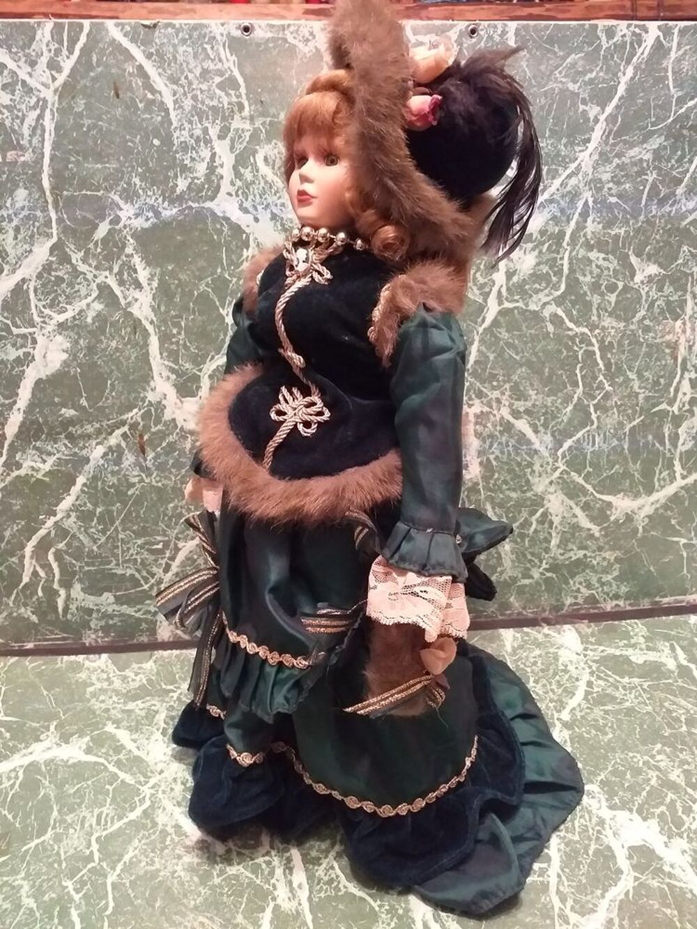 Poup&eacute;e de collection ,style ancien de la noblesse 