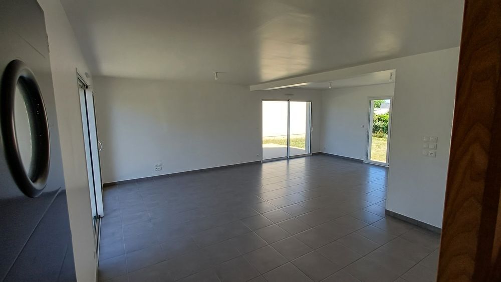 Vente Maison Maison récente 2016 129m² 5 chambres - garage - terrain clos Laval