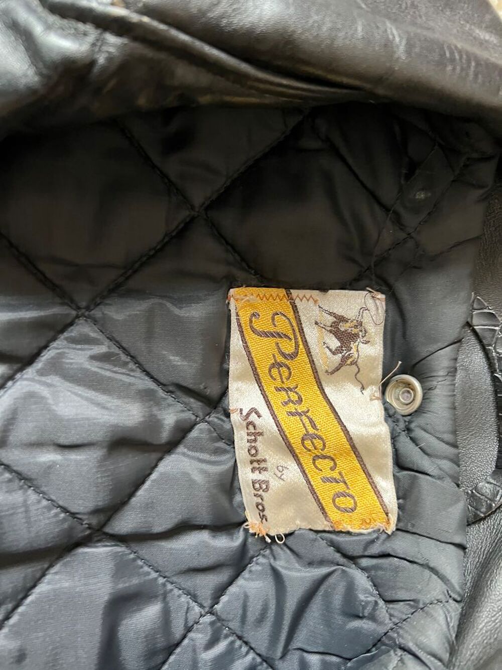 Blouson Perfecto ann&eacute;e 1960
Vêtements