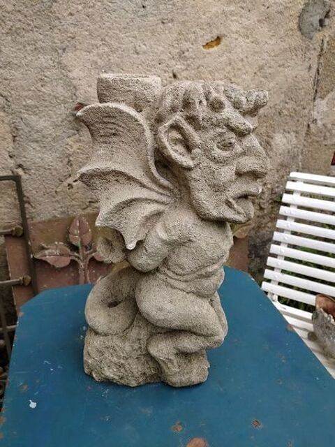 Statue en Pierre Sculptée Diable Satyre 
Loches (37)