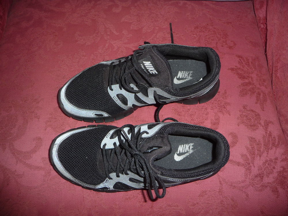 chaussures NIKE taille 40.5 Chaussures