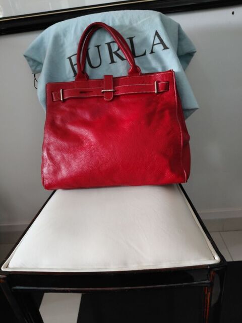 Sac à main en cuir souple rouge de la marque FURLA 40 Le Raincy (93)