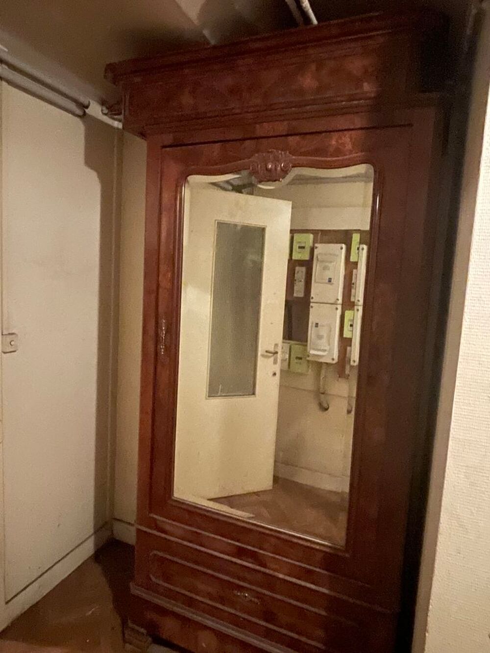 Armoire merisier massif avec glace biseaut&eacute;e Meubles