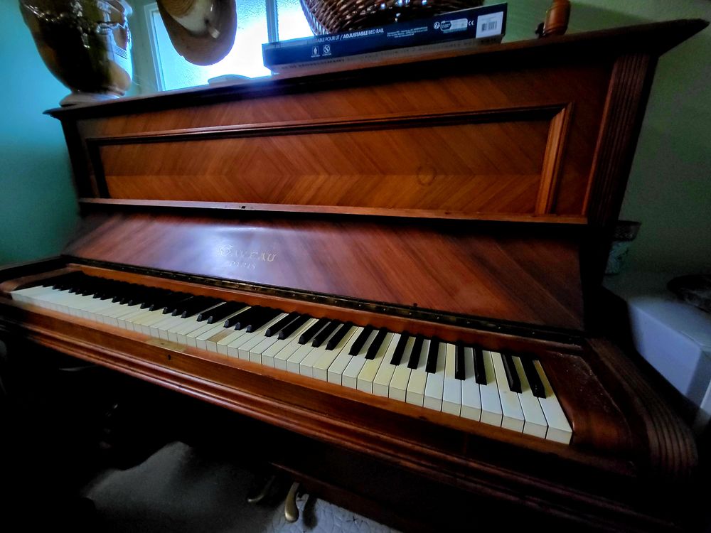 Piano droit marqu&eacute; GAVEAU Instruments de musique