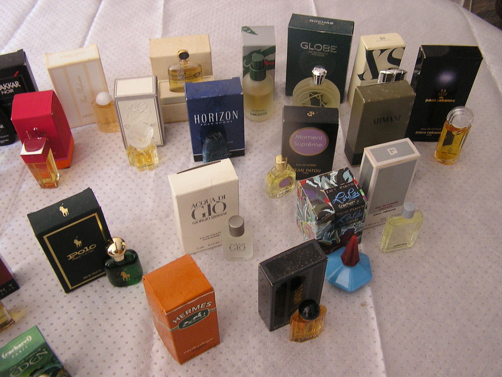 miniatures de parfums pleines avec boite ou &eacute;crin en neuf 