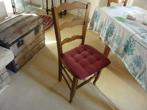 lot de 12 chaises bois et paille tr�s bonne �tat + coussins  500 Saint-Hilaire-du-Rosier (38)