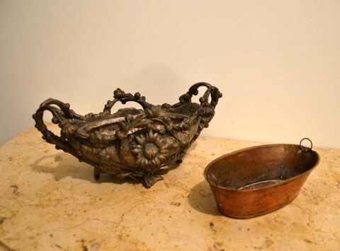 Jardini�re ancienne de table orn�e avec insert en cuivre, TB 32 Paris 4 (75)