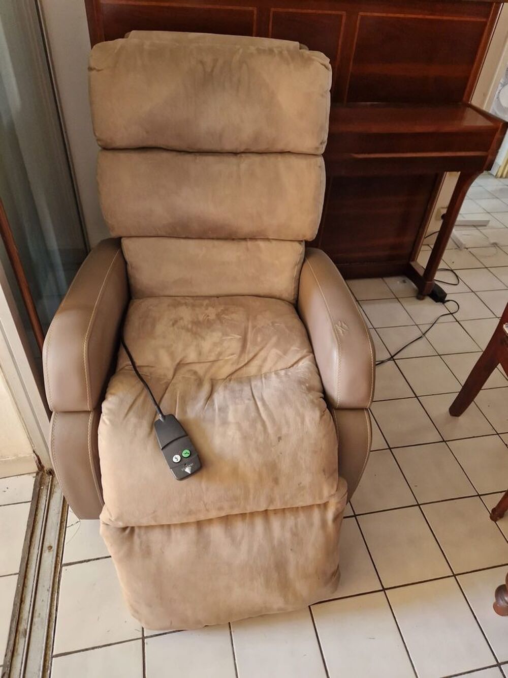 Fauteuil releveur de relaxation &eacute;lectrique en cuir Meubles