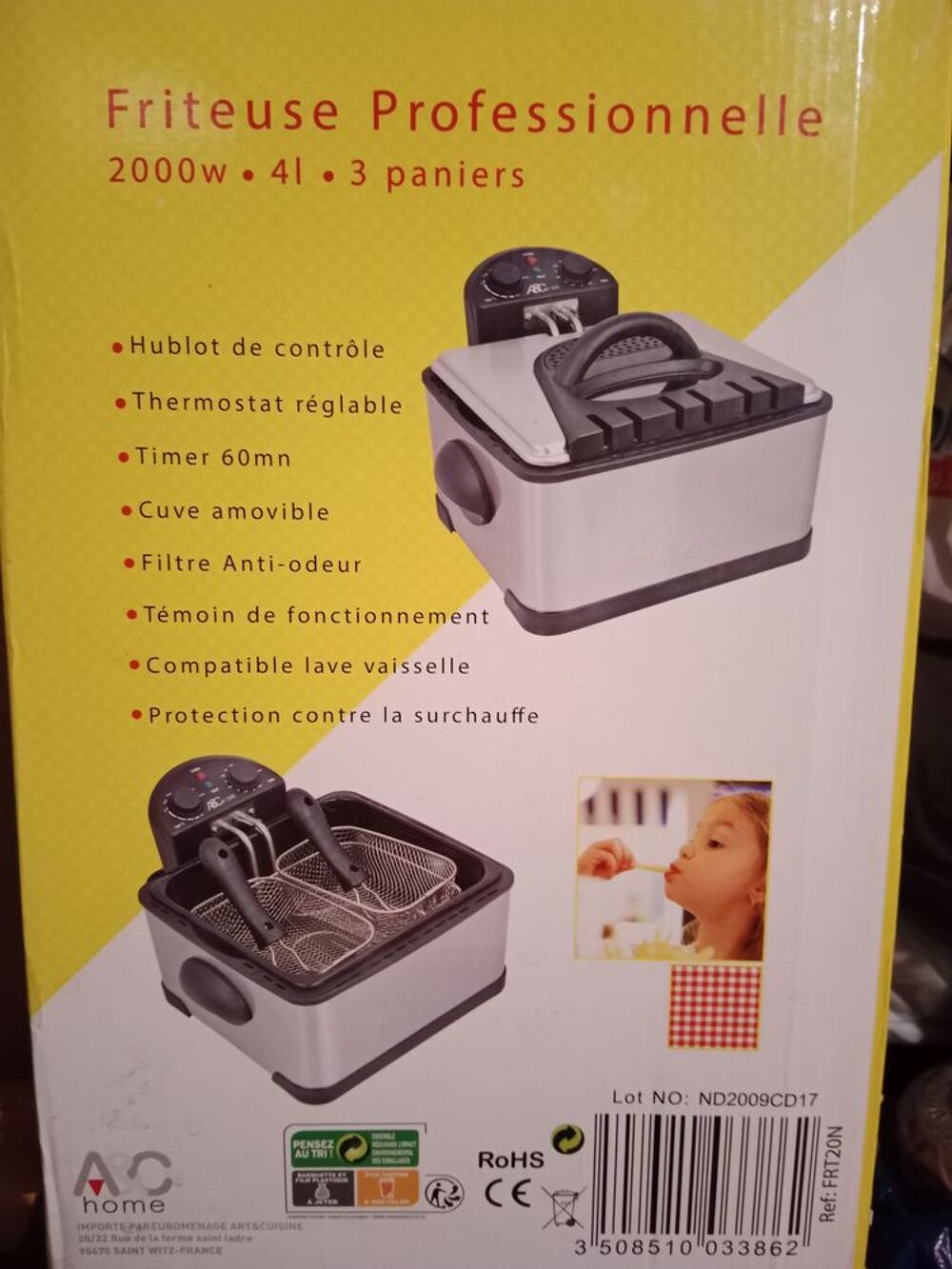 une friteuse professionnelle neuve dans son emballage. Electroménager