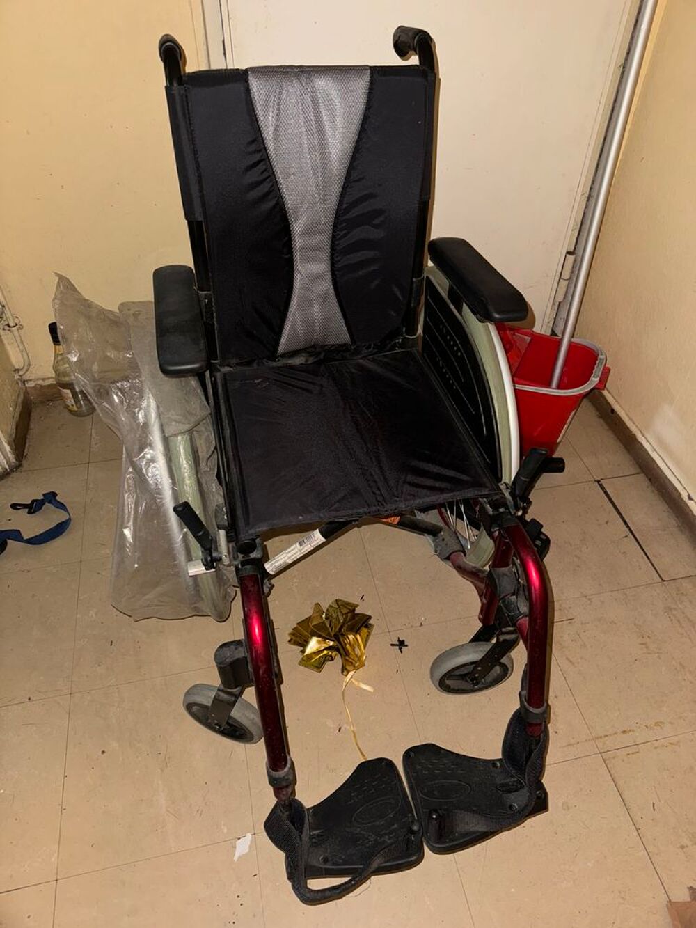 Fauteuil roulant invacare Meubles
