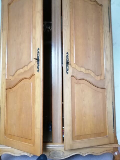 Armoire rustique 2 portes en bois clair a 75 Le Havre (76)