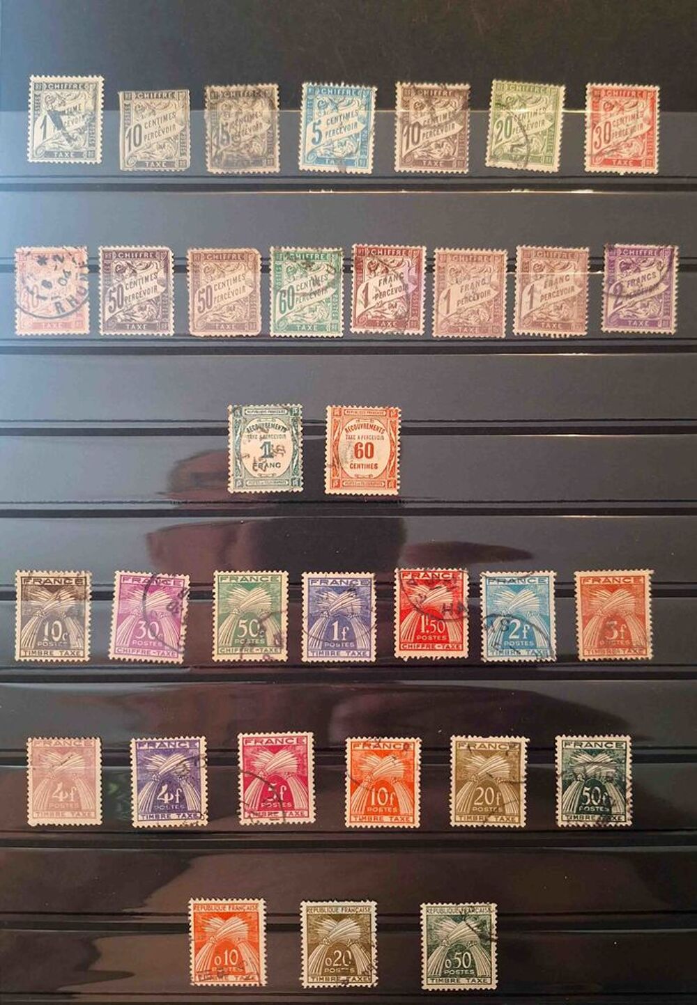 S&eacute;rie de timbres de collection de France A 