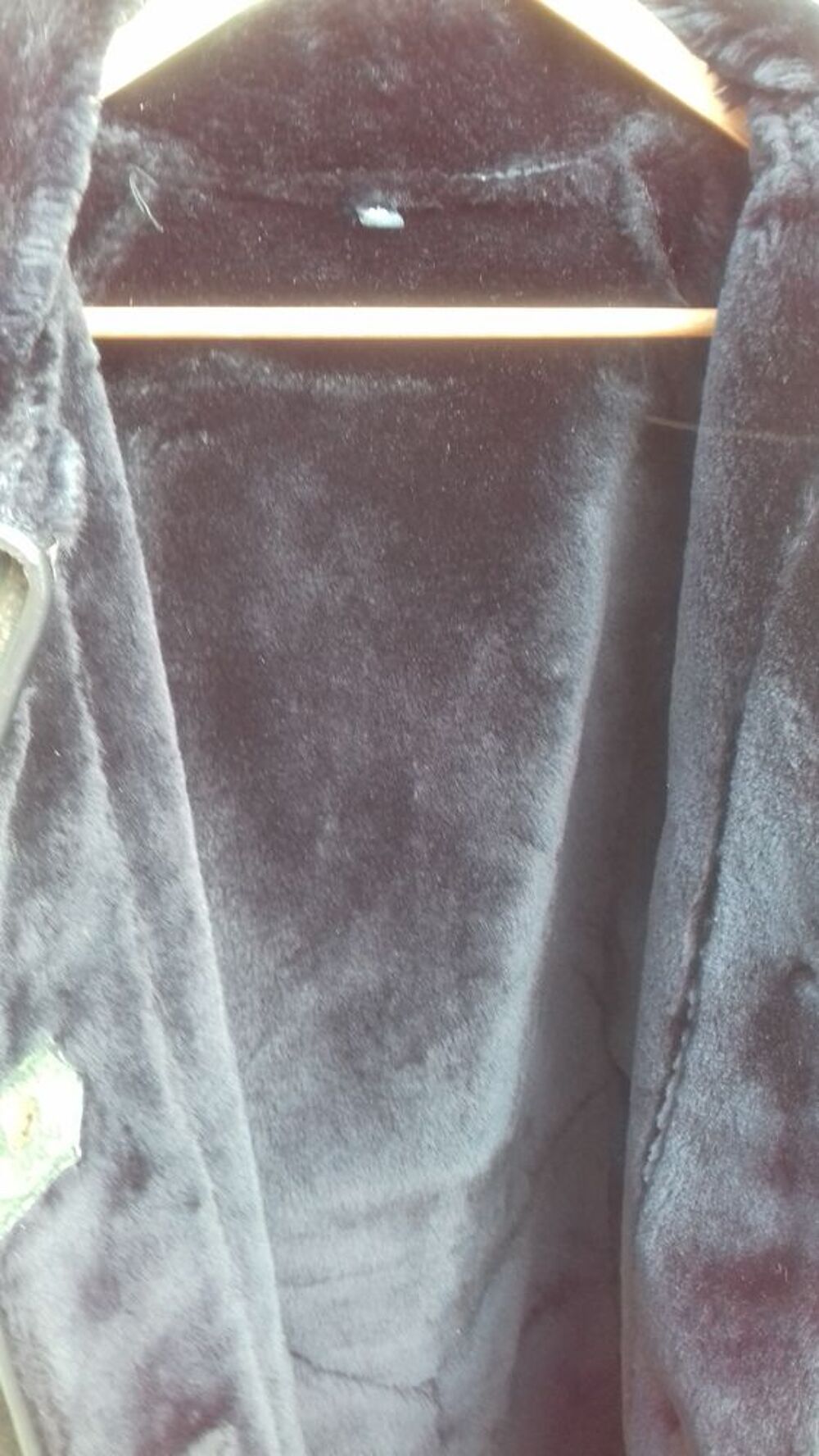 MANTEAU CROUTE DE PORC 
Vêtements