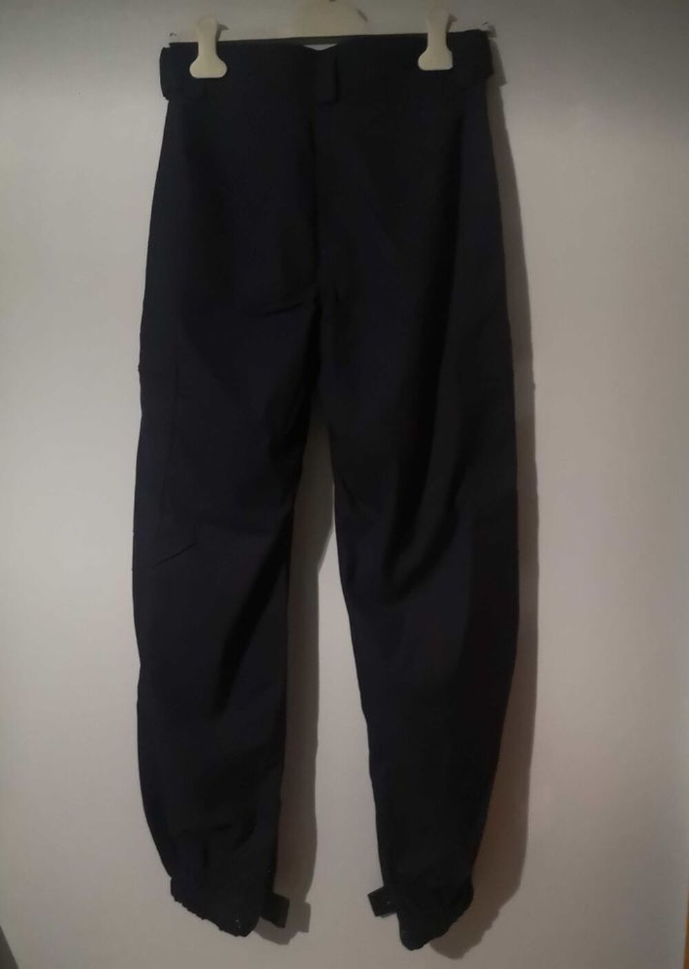 Pantalon DCA. Taille 40. Neuf sans &eacute;tiquette. Vêtements