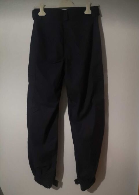 Pantalon DCA. Taille 40. Neuf sans �tiquette. 12 Th�gra (46)