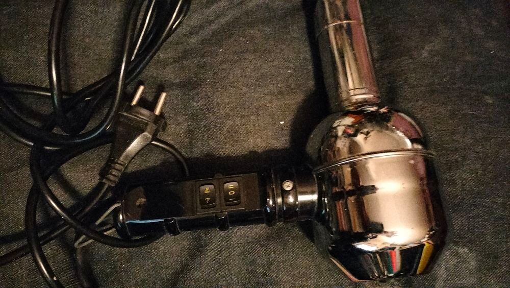 S&egrave;che cheveux Babyliss pro m&eacute;tal chrom&eacute; tr&egrave;s bon &eacute;tat. Vinta Electroménager