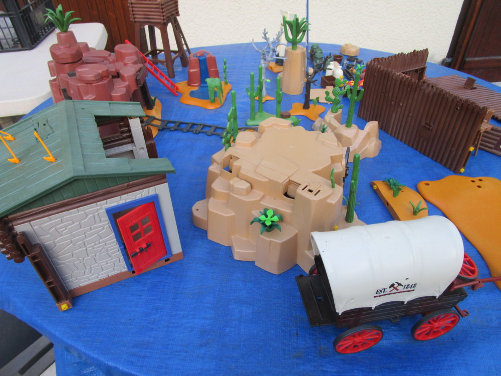  PLAYMOBIL GROS LOT VIEUX DECOR COWBOY+ACCESSOIRES Jeux / jouets