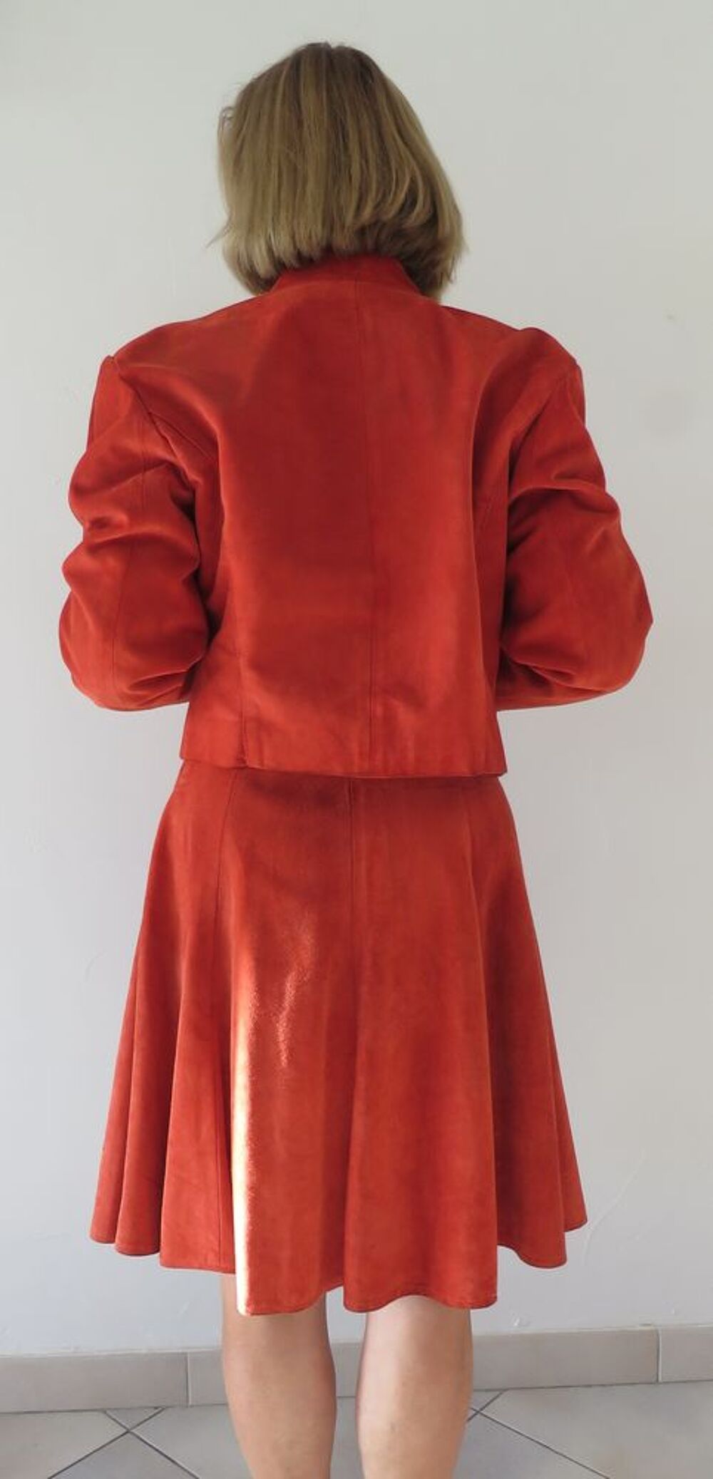 Ensemble veste et jupe rouge en daim Vêtements