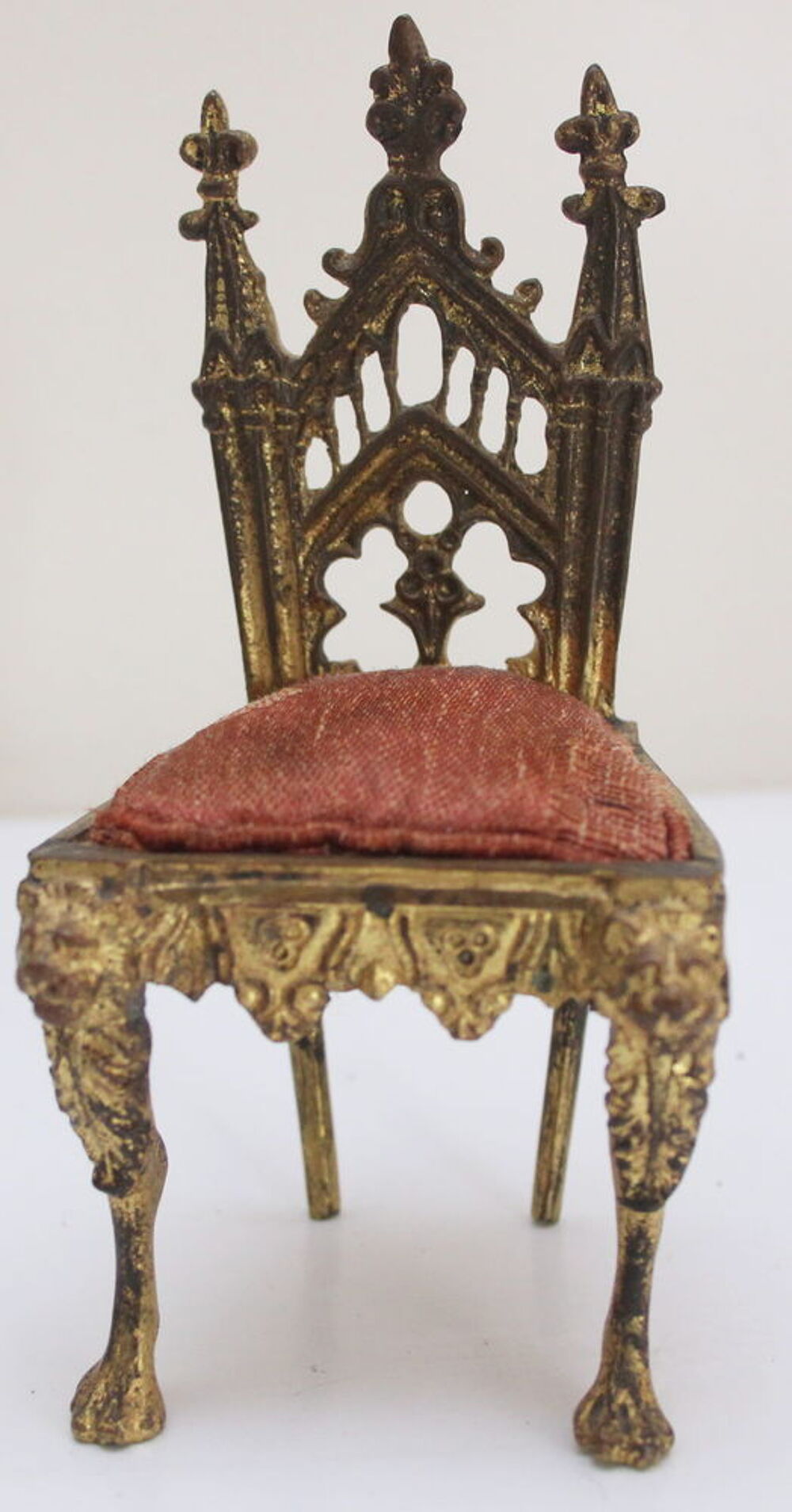 Chaise Porte montre gothique r&eacute;gule ou miniature poup&eacute;e 