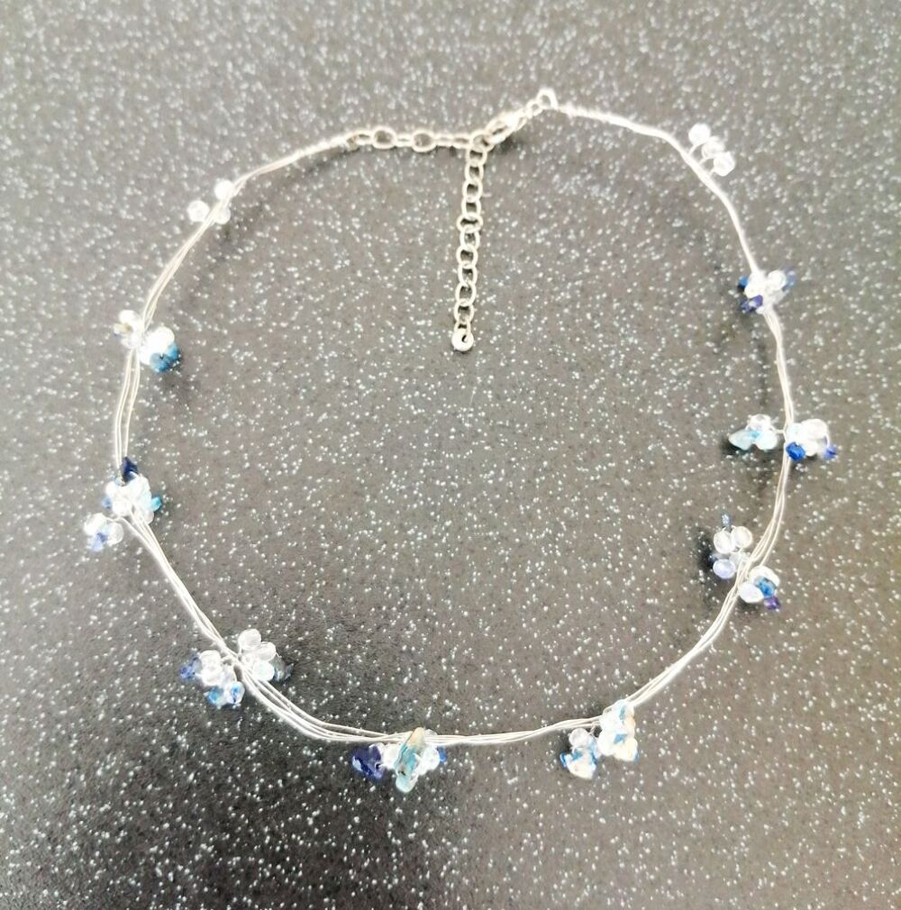 Collier de perles en lapiz lazuli (bleues) et r&eacute;sine Bijoux et montres