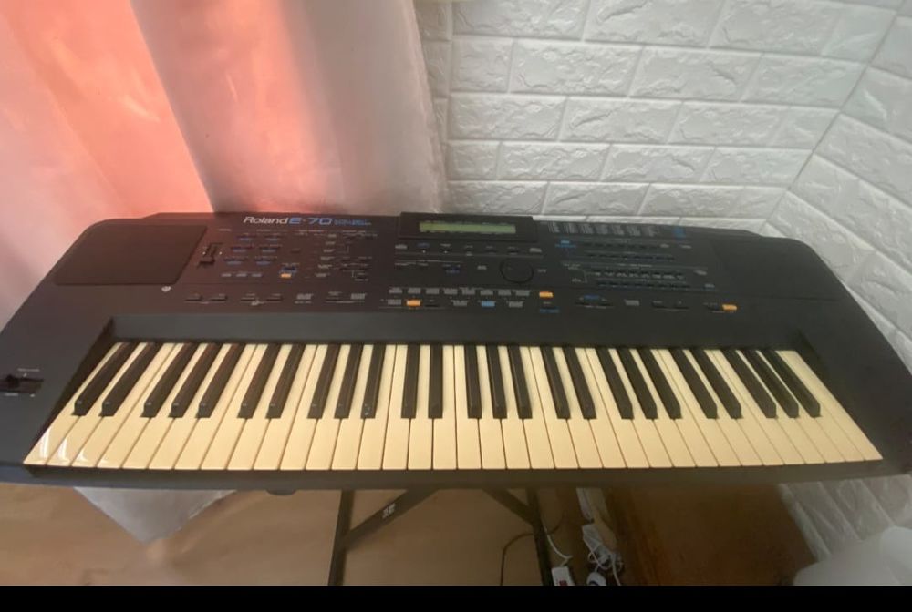 Synth&eacute;tiseur Roland E70 Audio et hifi
