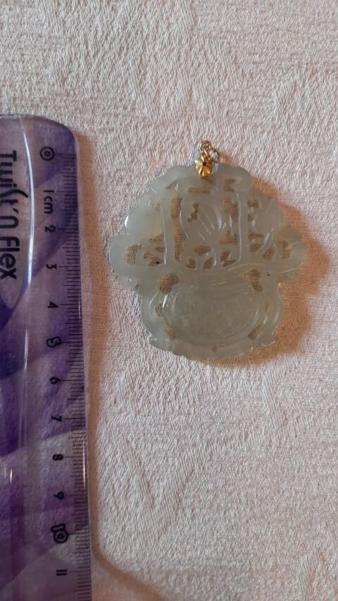 Pendentif ancien en jade Vanves (92)