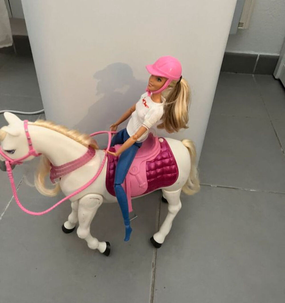 barbie et son cheval &eacute;lectrique Jeux / jouets