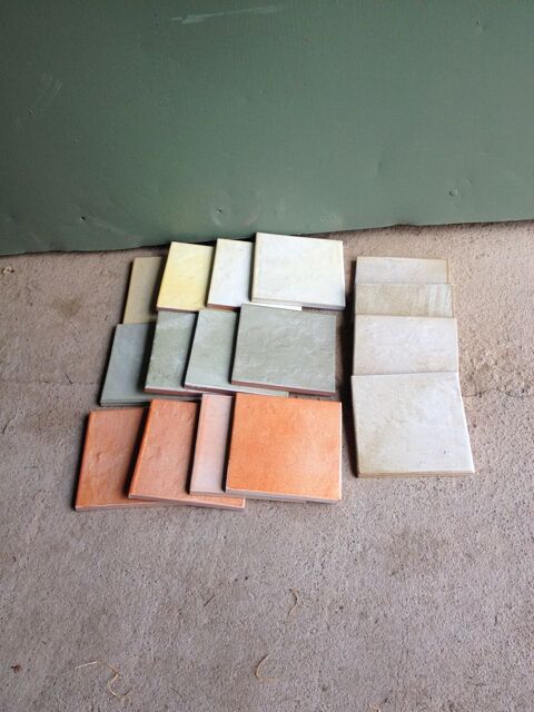 Lot de 123 petits carreaux de carrelage de diverses couleurs 80 Brioude (43)