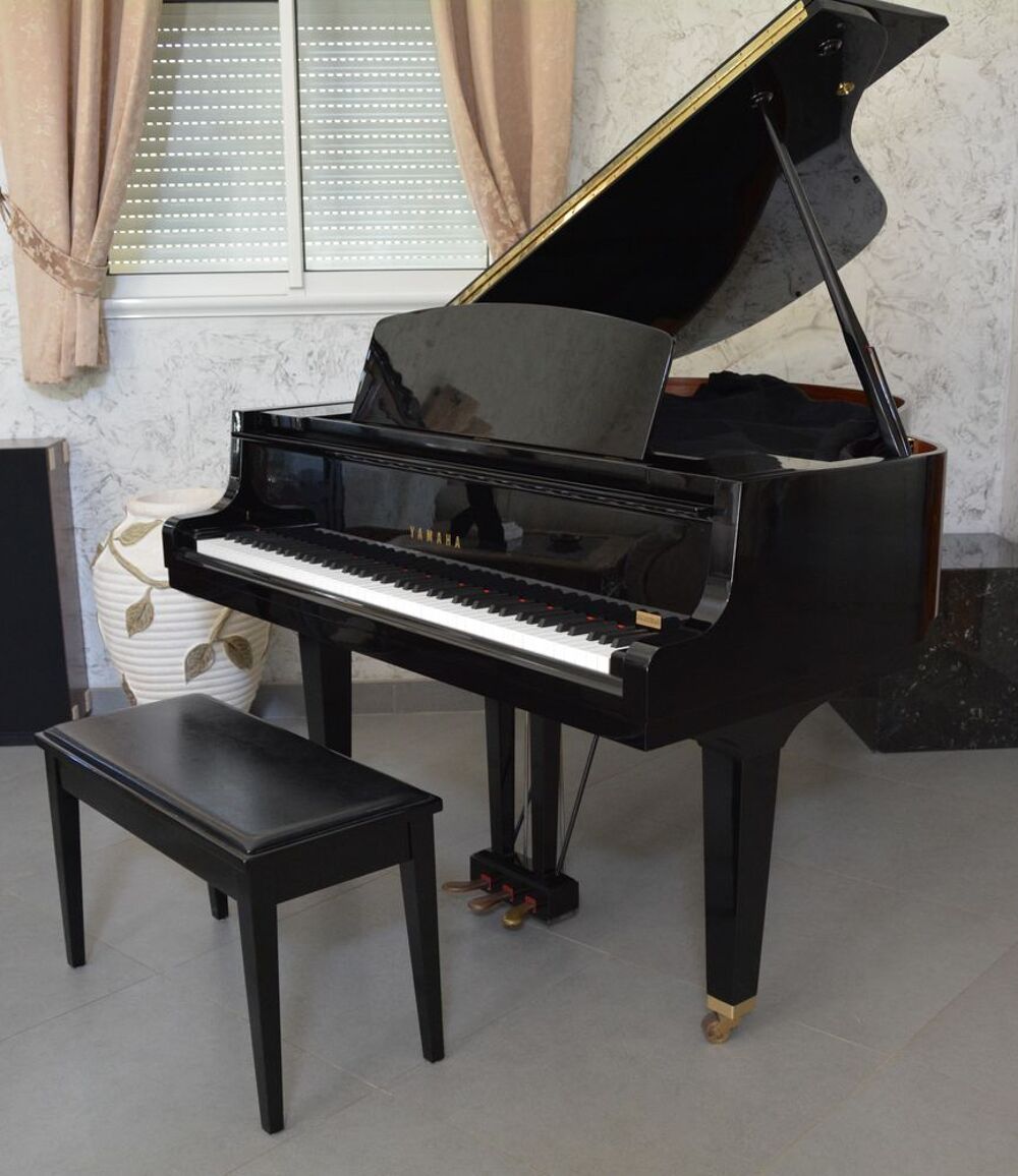Piano Yamaha 1/4 de queue noir GH1 Baby Grand Instruments de musique