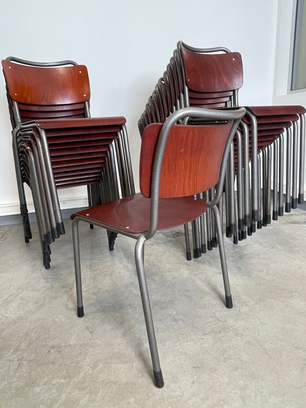 Lot de 26 chaises gispen acajou pays-bas ann&eacute;es 70 Meubles