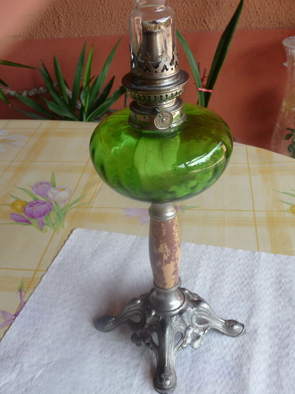 Grande lampe &agrave; p&eacute;trole ancienne Décoration