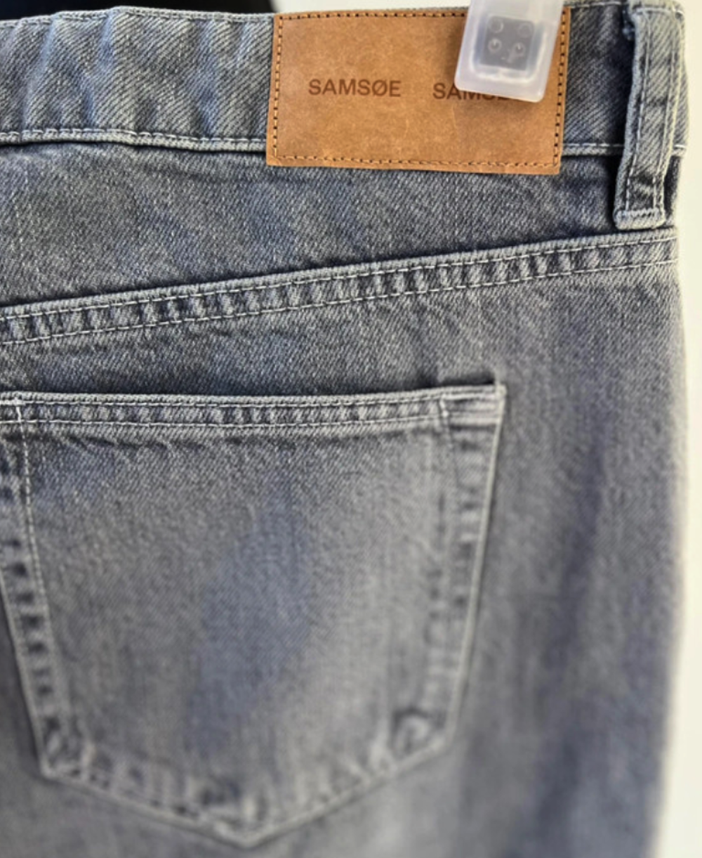 Jeans taille haute samsoe samsoe
XL / 42 / 14&middot;Neuf avec &eacute;tiq Vêtements
