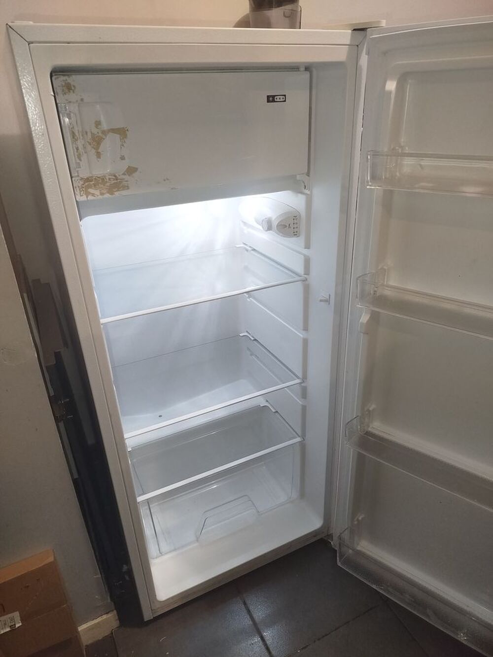 Petit frigo avec cong&eacute;lateur Electroménager