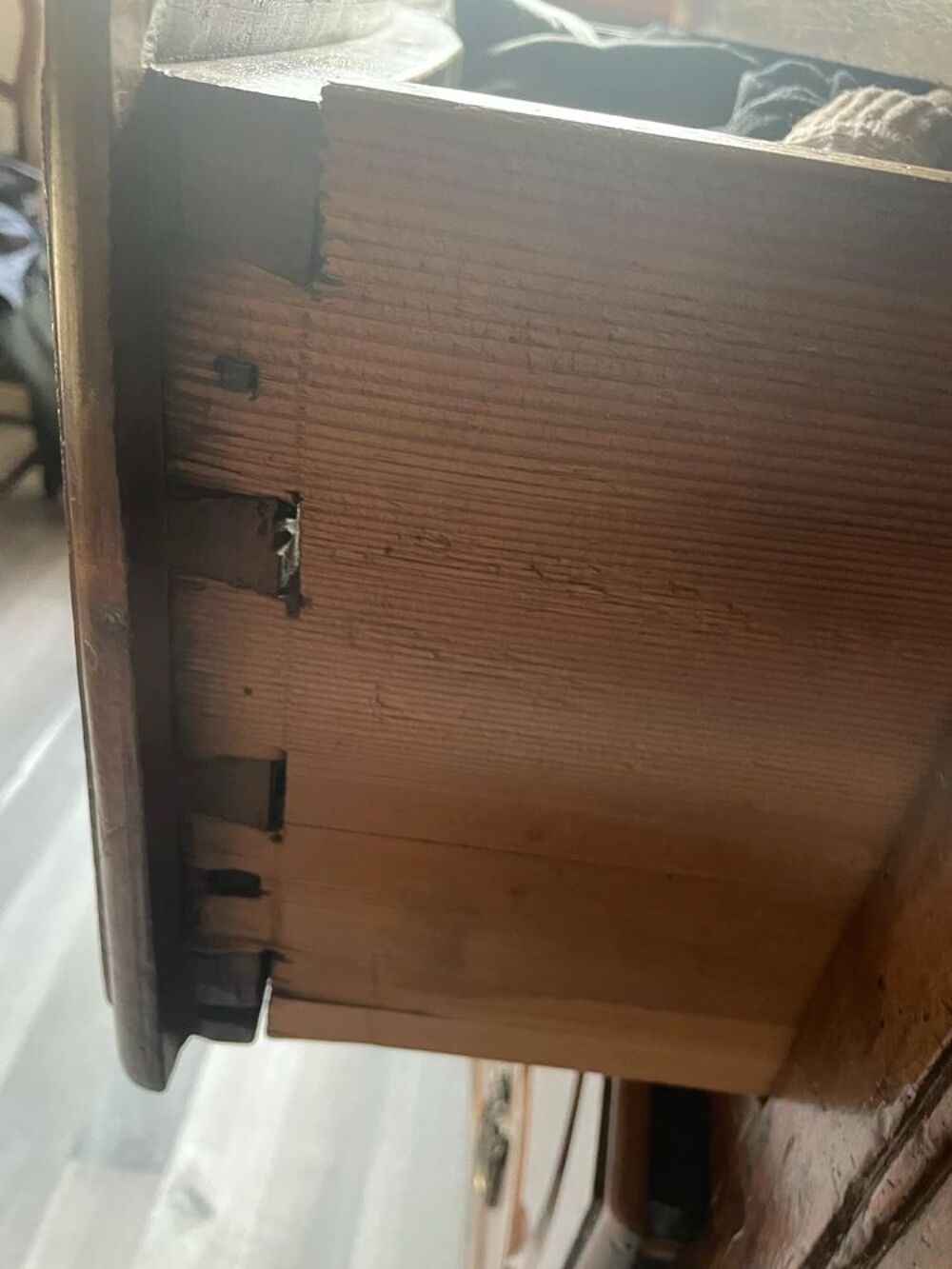 Magnifique commode fin XVIII, ou d&eacute;but XIX&deg;si&egrave;cle, en noyer Meubles
