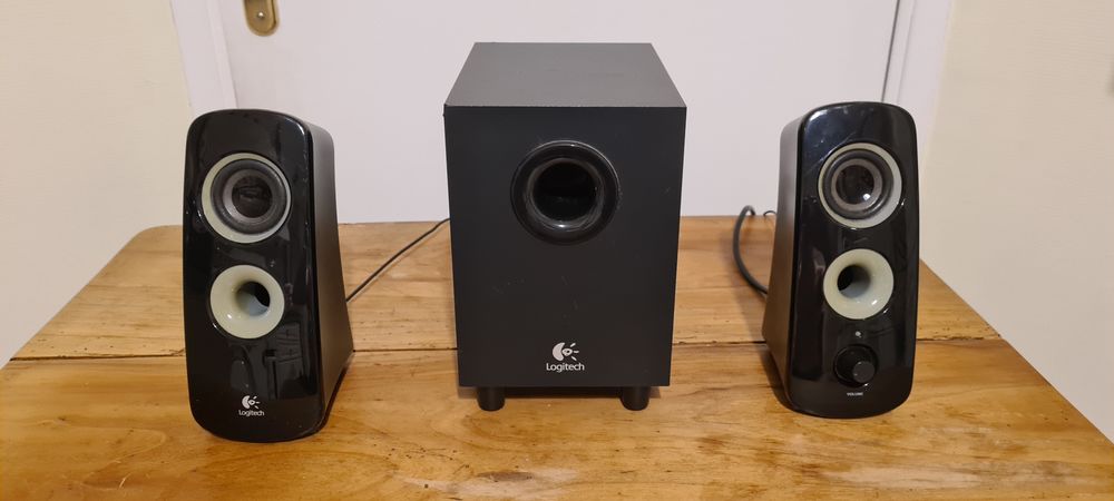 Syst&egrave;me de haut-parleurs Logitech Z323 avec caisson de basse Audio et hifi