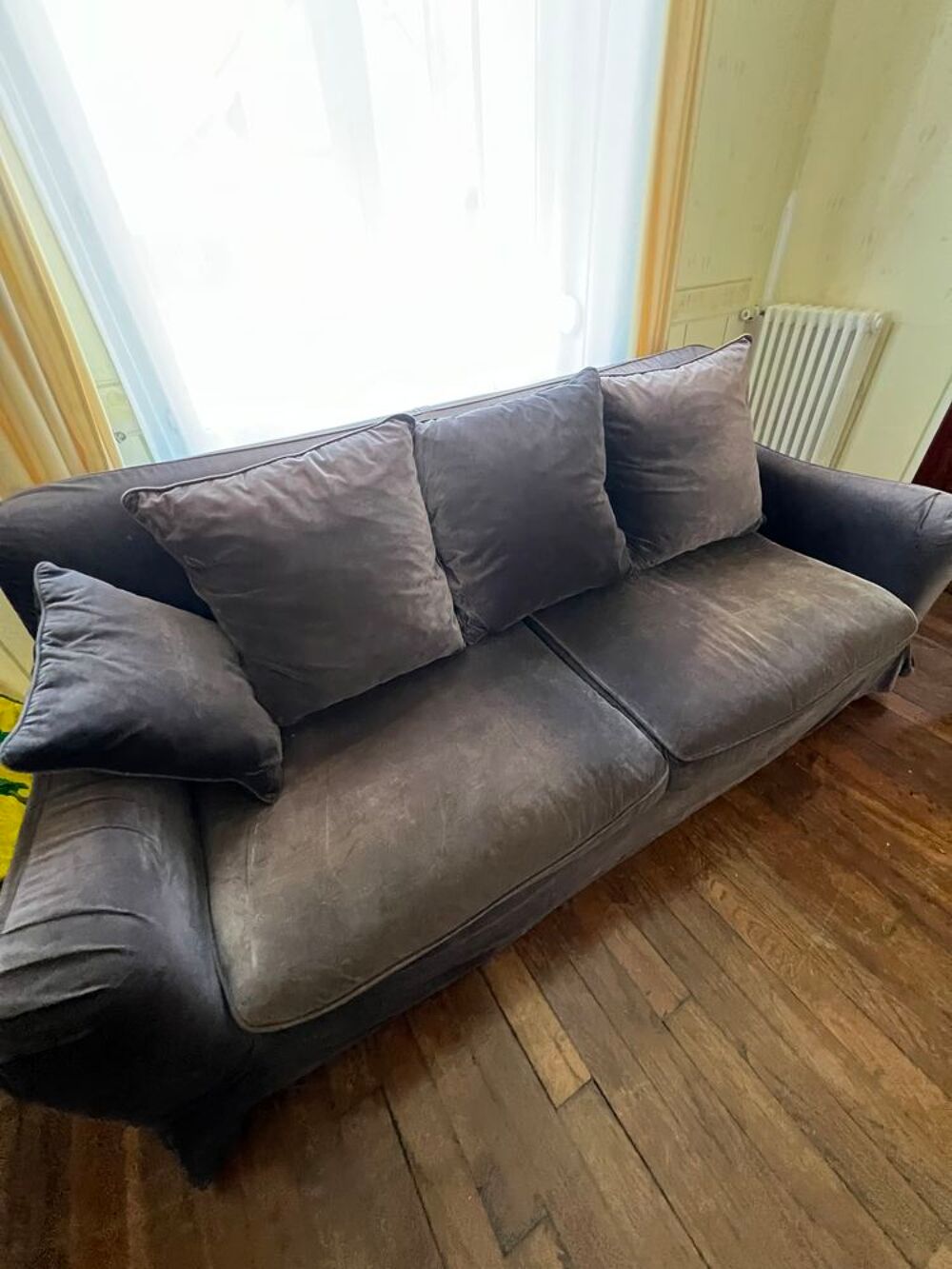 2 canap&eacute;s velours marron 250 euros ou 150 l unit&eacute; Meubles
