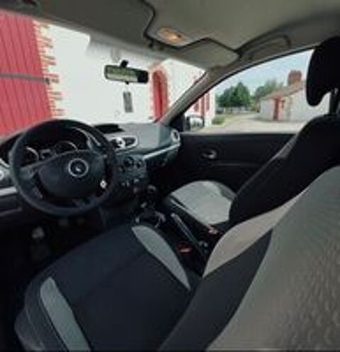 Clio 1.1 Night & Day 2011 occasion 85300 Challans