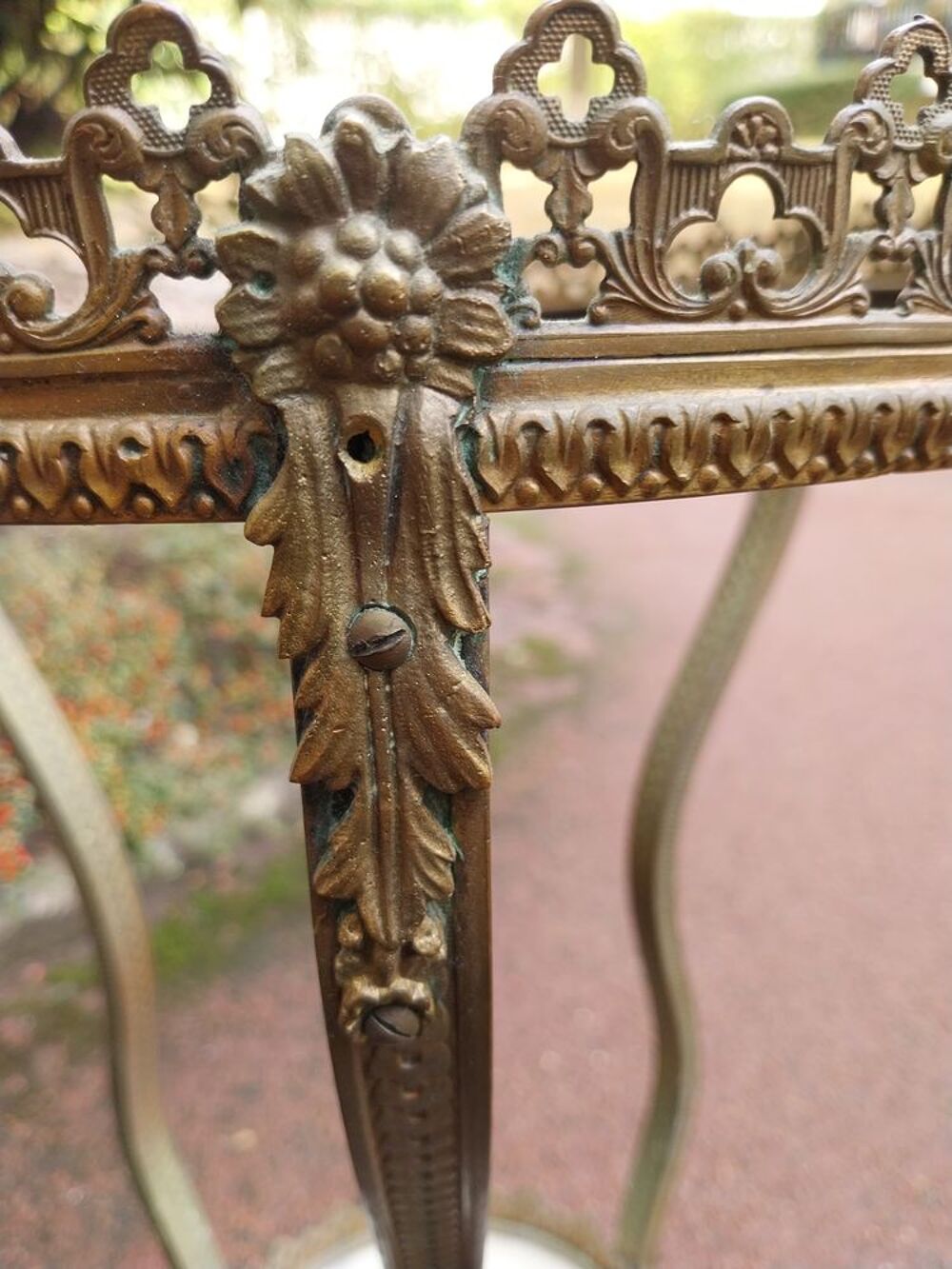 Gu&eacute;ridon fran&ccedil;ais ancien en bronze Meubles
