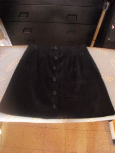jupe noire NEUVE touch suedine un peu vase taille 36 6 Lyon 5 (69)