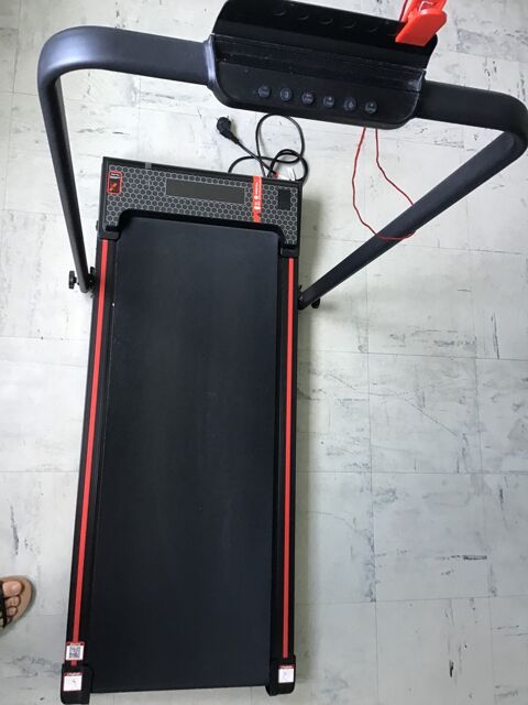 Tapis de Course Noir avec Détails Rouges 120 Bonneuil-sur-Marne (94)