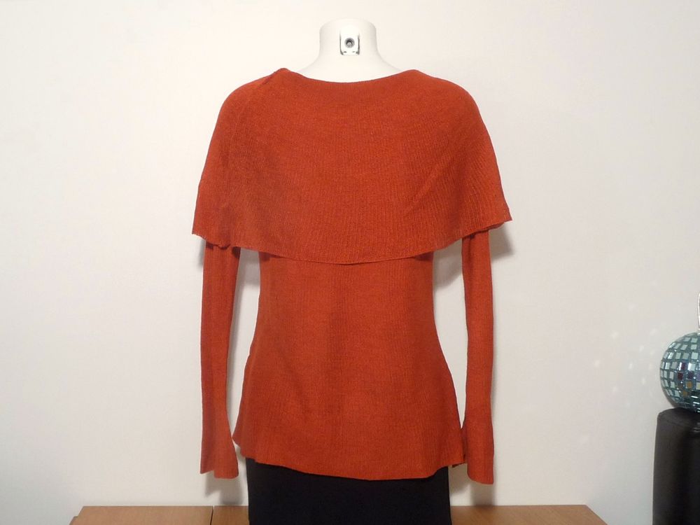 Pull Orange avec son Grand Col et Manches Longues Vêtements